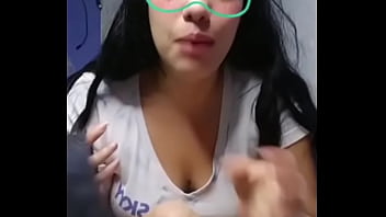 Jovencita hot nos muestra sus ropa interior en la camara