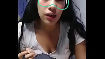 Jovencita hot nos muestra sus ropa interior en la camara