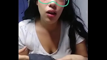 Jovencita hot nos muestra sus ropa interior en la camara