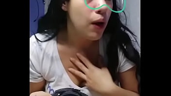 Jovencita hot nos muestra sus ropa interior en la camara