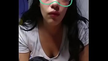 Jovencita hot nos muestra sus ropa interior en la camara