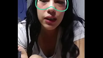 Jovencita hot nos muestra sus ropa interior en la camara