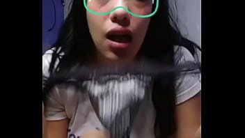 Jovencita hot nos muestra sus ropa interior en la camara