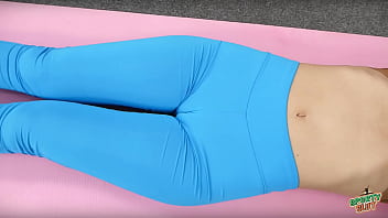 Bubble butt puffy cameltoe tiny waist big hips babe in tight leggings