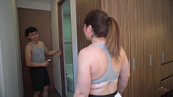 Plana con maña entrenando y cogiendo con chica nalgona y tetona