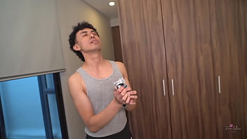 Plana con maña entrenando y cogiendo con chica nalgona y tetona