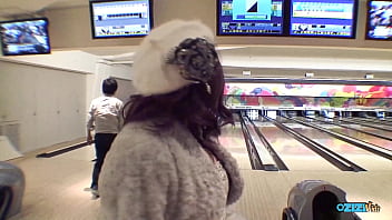 Behind the bowling alley she engaged in oral sex and received the ejaculation she desired fervently Behind the bowling alley she engaged in oral sex and received the ejaculation she desired fervently