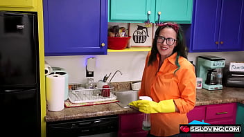 Amber maddie jerking off her stepbro right in front of their stepmom