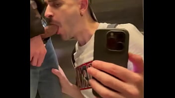 Mamadota en el ascensor