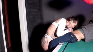 Dando na mesa de sinuca pro pauzudo