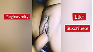 Le froto la verga en la puchita para despues cogermela