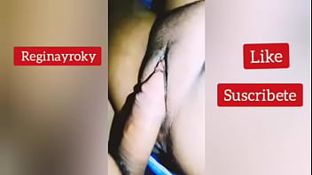 Le froto la verga en la puchita para despues cogermela