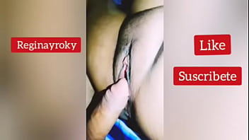 Le froto la verga en la puchita para despues cogermela