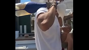 Retrouve moi pour du hard îte de mouchoirs obligatoire