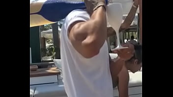 Retrouve moi pour du hard îte de mouchoirs obligatoire