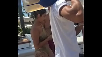 Retrouve moi pour du hard îte de mouchoirs obligatoire