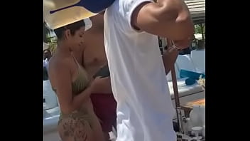 Retrouve moi pour du hard îte de mouchoirs obligatoire