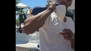 Retrouve moi pour du hard îte de mouchoirs obligatoire