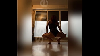 Je serais bientôt disponible pour le reel patientez s’il vous plaît