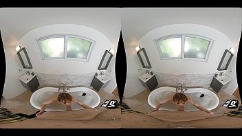 Banging a sexy brunette in the bath wankzvr