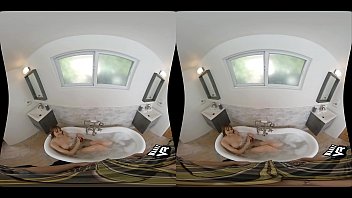 Banging a sexy brunette in the bath wankzvr