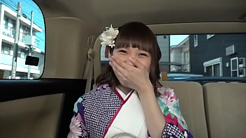 成人式帰りの隠れ爆乳gカップ20歳 記念撮影と称してハメ撮りを撮影 1