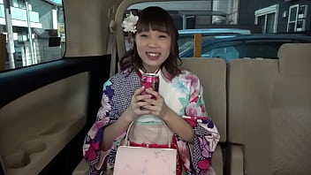 成人式帰りの隠れ爆乳gカップ20歳 記念撮影と称してハメ撮りを撮影 1