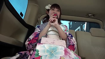 成人式帰りの隠れ爆乳gカップ20歳 記念撮影と称してハメ撮りを撮影 1