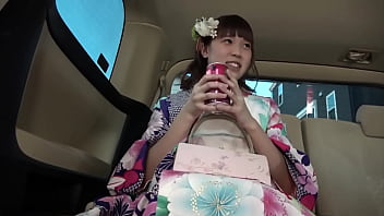 成人式帰りの隠れ爆乳gカップ20歳 記念撮影と称してハメ撮りを撮影 1