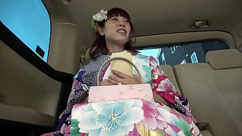 成人式帰りの隠れ爆乳gカップ20歳 記念撮影と称してハメ撮りを撮影 1