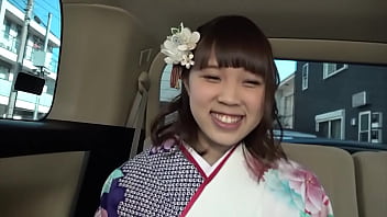 成人式帰りの隠れ爆乳gカップ20歳 記念撮影と称してハメ撮りを撮影 1