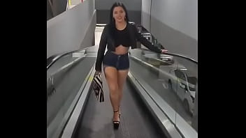 E ai vc quer namorar comigo passear de mãos dadas no shopping topa