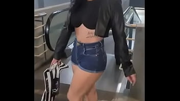 E ai vc quer namorar comigo passear de mãos dadas no shopping topa