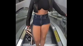 E ai vc quer namorar comigo passear de mãos dadas no shopping topa