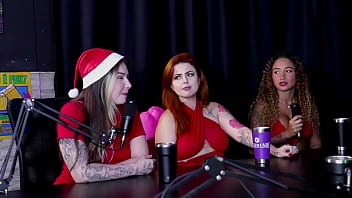 Safadas Fazem Stripper Ficando Peladas Depois De Falarem Que Só Fazem Anal Com Plug Acha Que Homem Gosta De Dar A Bunda Ficam Fracas Ao Gozar E Quando Seguram Especial Swing Cast De Natal thumbnail