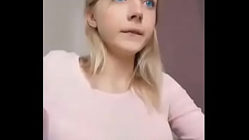 Minina brancando Minina brancando