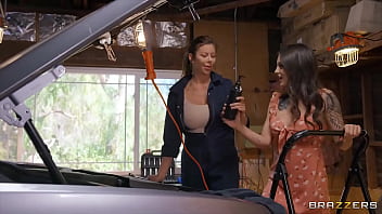 Femme falls for the fawx