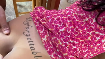 Casada flagrada dando pros amigos do marido