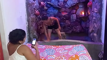 Me follo a mi cuñanda en la ducha a escodia de mi hermanastro