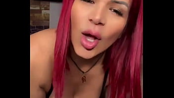 Dos maduras venezolanas hacen un trío con un joven inexperto ecuatoriano