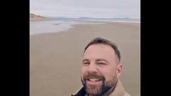 Having a few days away with blokewelshxxx1 and the dogs we had a break in weather and got ourselves down the beach absol