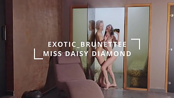 Lesbians face sitting orgasm in the steaming bath