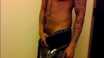 Young thug flashing indoor 2