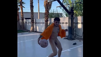 Ball up top alexisfawx Ball up top alexisfawx