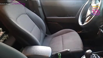 Quase que o meu marido policial ve eu dando dentro do carro para um pau gigantesco