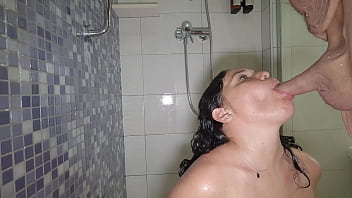 I surprise my stepsister in the shower and we end up fucking creampie big hairy pussy