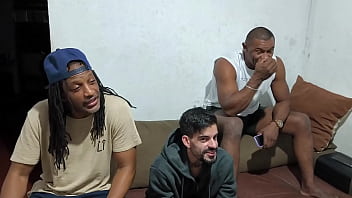 Meu primeiro gang bang dando pra 5 dotados no pelo