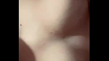 Tocandose las tetas mas que antes