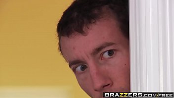 Brazzers teens like it big como se dice big dick scene starring eve evans and jordan ash