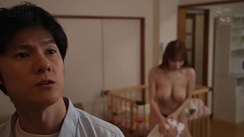 Jovem mãe amamenta o irmão diariamente com legendas Jovem mãe amamenta o irmão diariamente com legendas